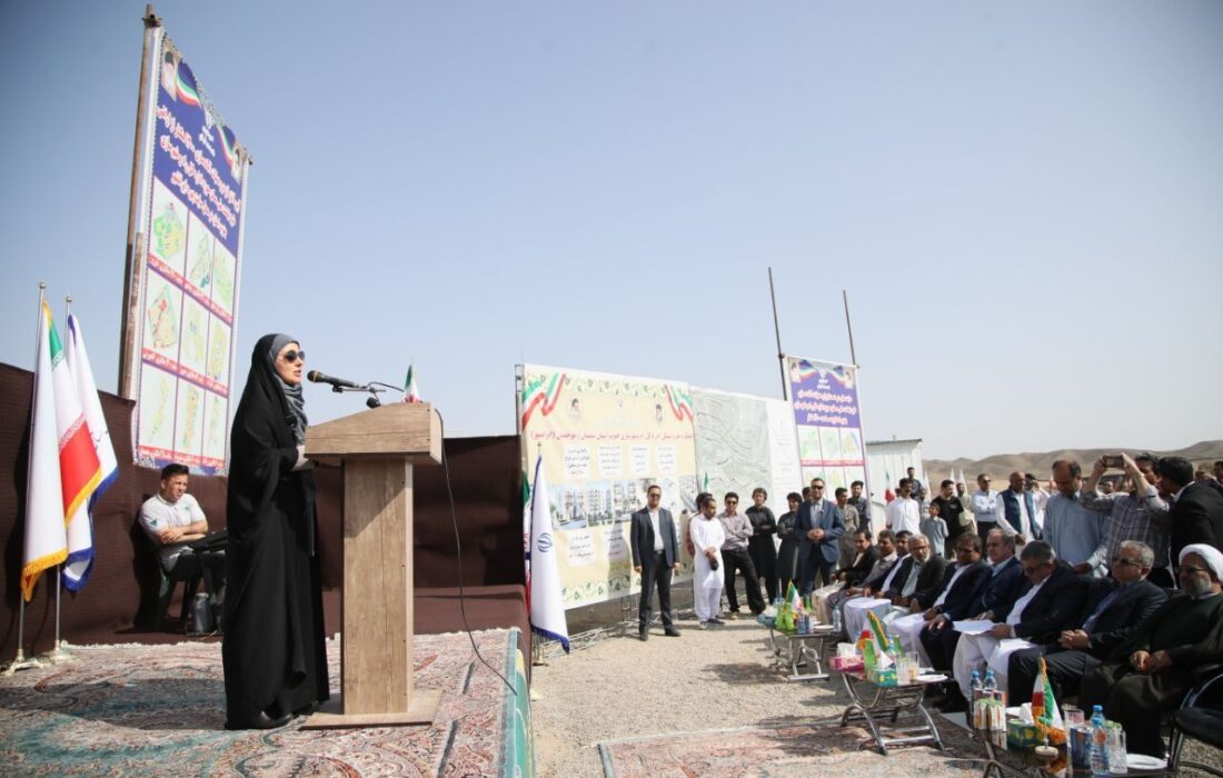 کلنگ آماده سازی ۱۷۰۰ هکتار زمین برای احداث ۹۰۵۰ واحد مسکونی در جنوب سیستان و بلوچستان به زمین زده شد / صادق: این کلنگ زنی در ادامه دو امدادی دولت های گذشته در ساخت مسکن است