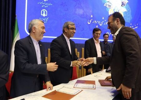ببینید | تقدیر از مدیرکل راه و شهرسازی استان خراسان رضوی در جشنواره خیرین مدرسه‌ساز