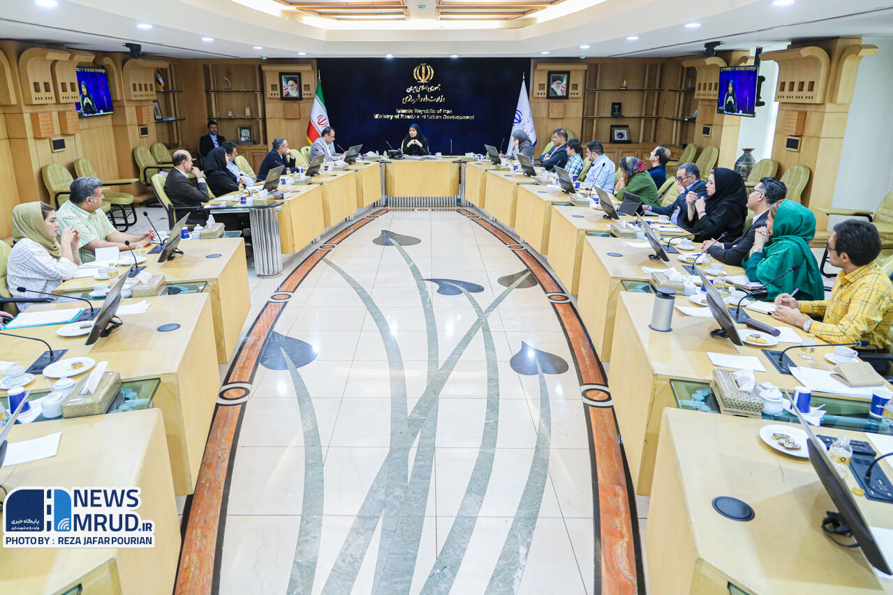 برگزاری نشست هم اندیشی وزیر راه و شهرسازی با کنشگران شهری و اجتماعی