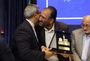 تقدیر از مدیرکل راه و شهرسازی استان خراسان رضوی در جشنواره خیرین مدرسه‌ساز