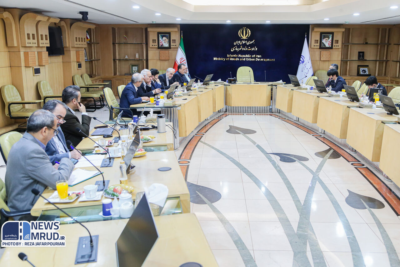 دیدار سفیر ژاپن با معاونان وزیر راه و شهرسازی/تشریح دو طرح توسعه دریا محور و توسعه سواحل مکران