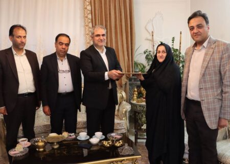 دیدار مدیرعامل سازمان ملی زمین و مسکن با خانواده شهید بازمانده در خراسان رضوی
