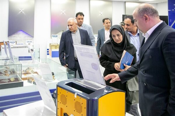 بازدید رئیس مرکز تحقیقات راه، مسکن و شهرسازی از پژوهشگاه فضایی ایران