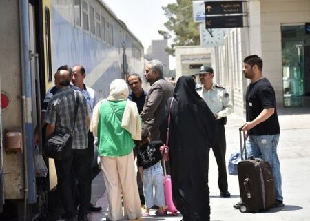 ببینید| خدمت‌رسانی ایستگاه راه آهن و پایانه‌های حمل و نقل به مسافران در استان سمنان