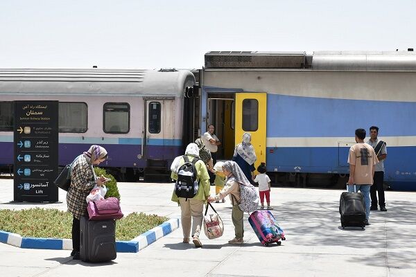 خدمت‌رسانی ایستگاه راه آهن و پایانه‌های حمل و نقل مسافربری در استان سمنان